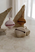 Load image into Gallery viewer, Shell dummy holder - Sand
